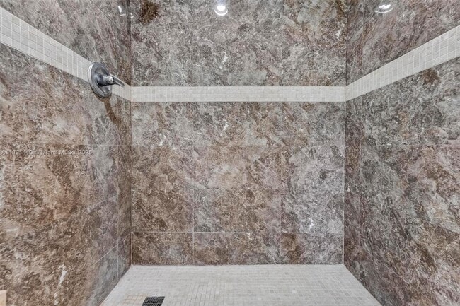 Building Photo - 8790 Holly Ct