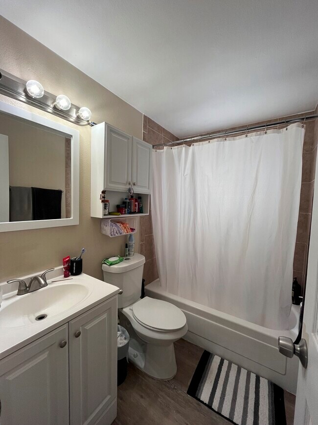 Building Photo - 7060 Alegre Cir