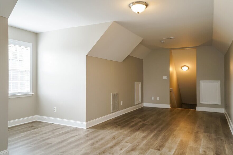 Building Photo - 8537 Battery Crest Ln