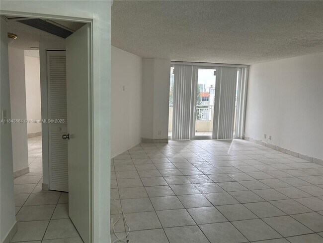 Building Photo - 3180 S Ocean Dr