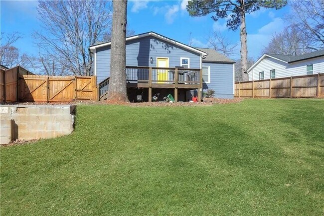 Building Photo - 1770 Crestridge Dr SE