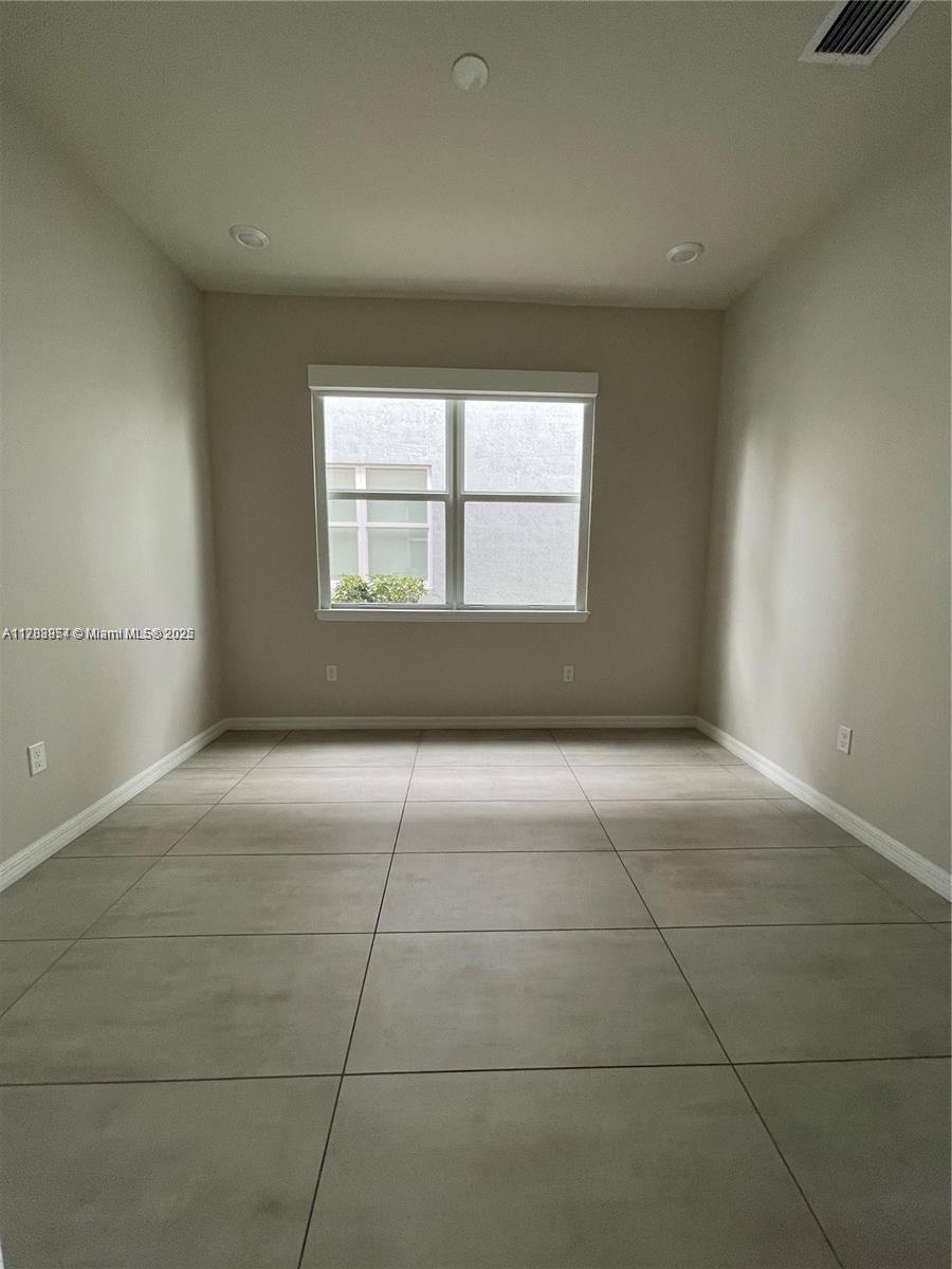 Building Photo - 4615 Greenway Dr
