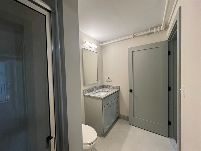 Building Photo - 160 Seabury St