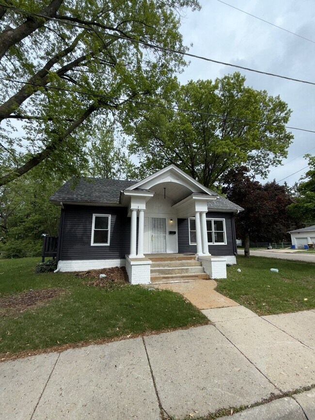 Primary Photo - 201 Carbaugh Ave