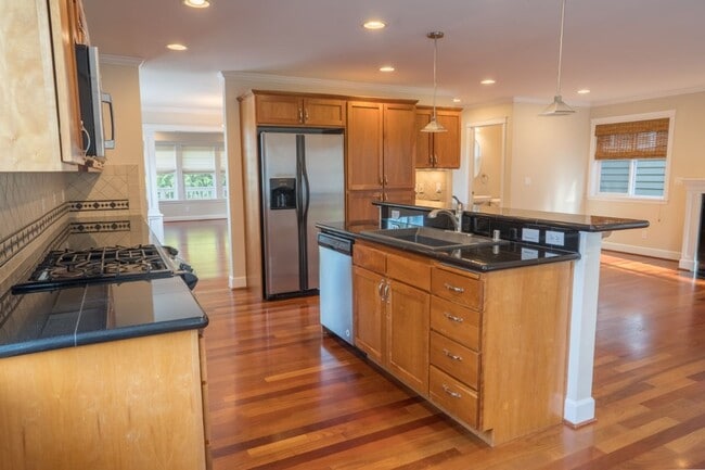 Building Photo - 4Bd/3.5Ba Seattle House