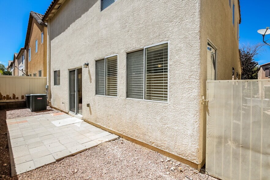Building Photo - 9477 Grandview Spring Ave
