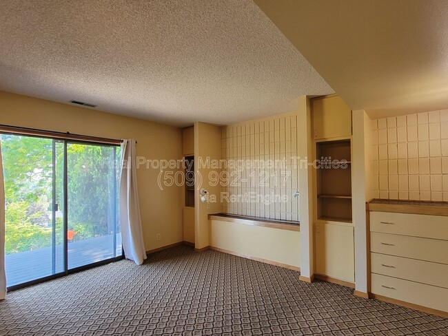 Building Photo - 600 W 26th Pl
