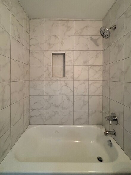 Building Photo - 2311 Richmond Ave