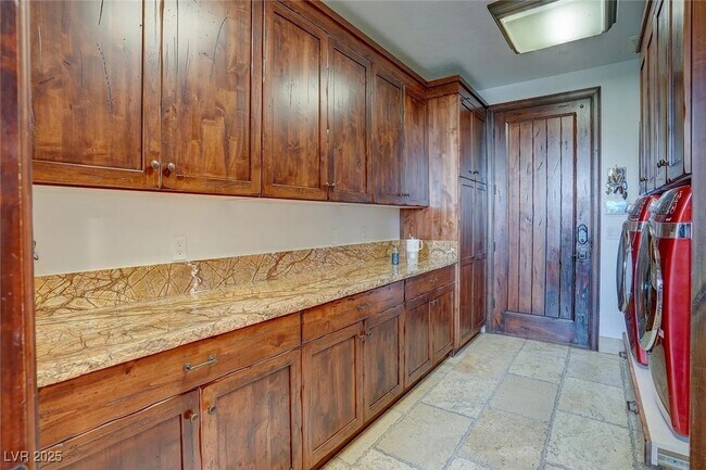 Building Photo - 1608 Liege Dr