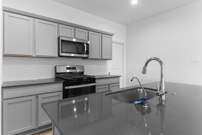 Building Photo - 16727 Hemlock Frst Ln