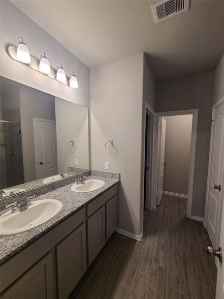 Building Photo - 7402 Arabian Moon Trail