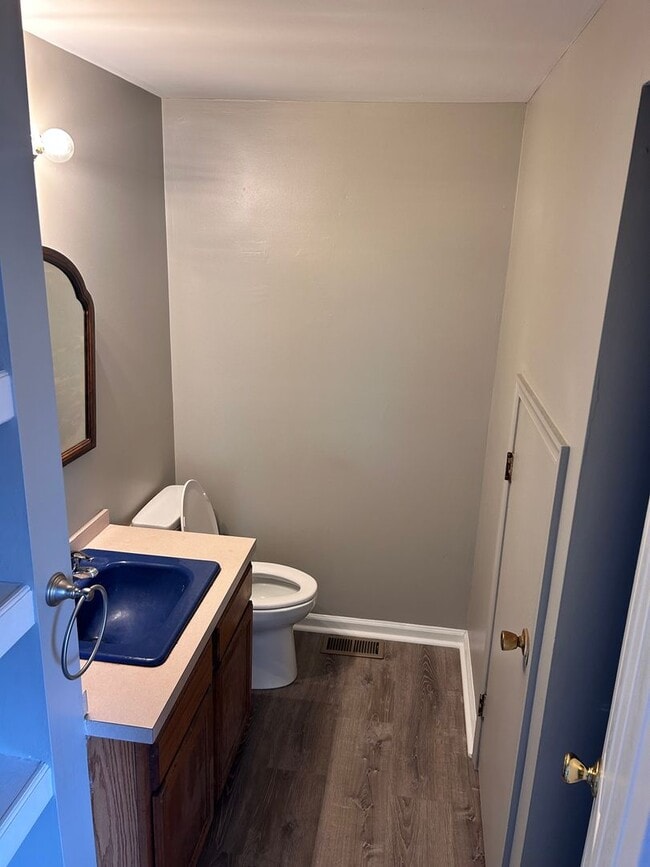 Building Photo - 206 N Railroad Ave