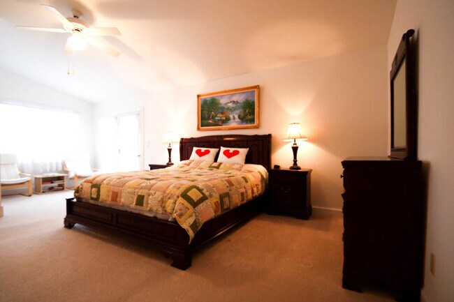 Building Photo - 648 W Parkside Dr