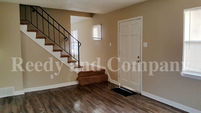 Building Photo - 5194 Colewood Ave