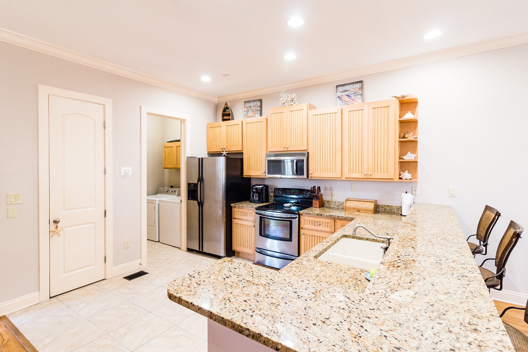 Building Photo - 6226 Thomas Dr