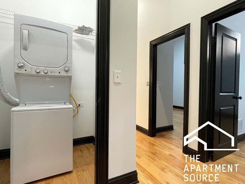 Building Photo - 2842 W Augusta Blvd