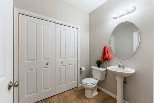 Building Photo - 639 Stonegate Dr