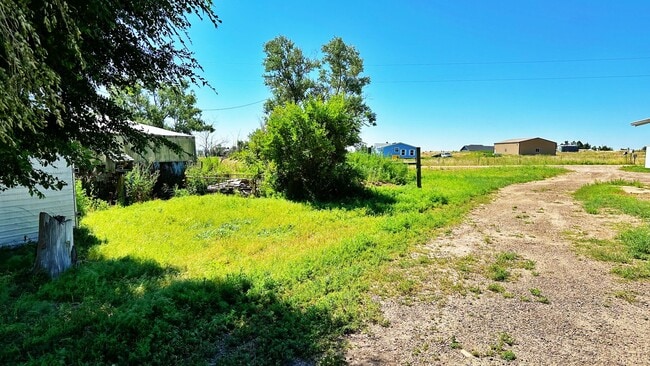 Building Photo - Quiet Guest House 2 Bed 1 Bath in the Coun...