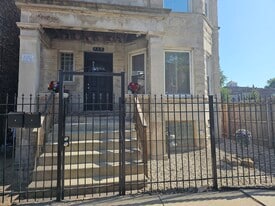 Building Photo - 719 S Central Park Ave