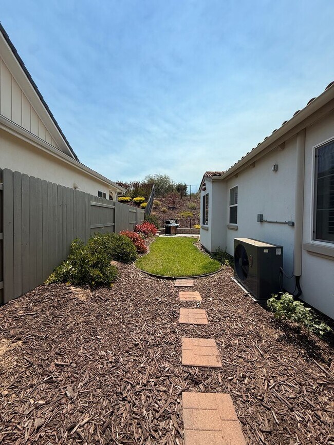 Building Photo - Beautiful Newer Meadows at Rice Ranch Sing...