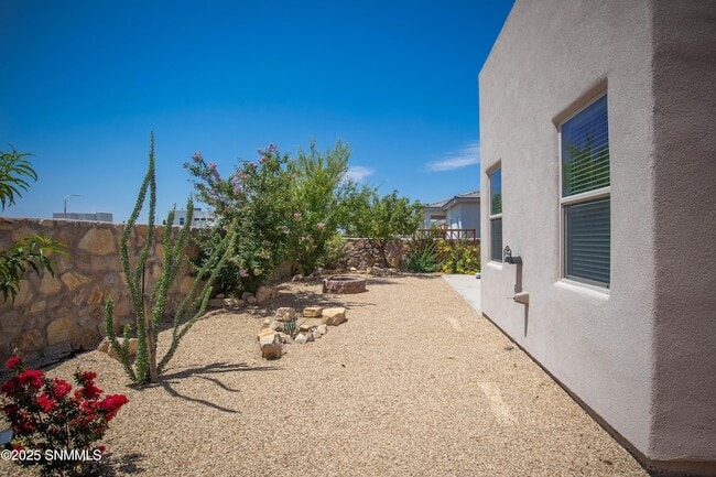 Building Photo - 3718 Golden Echo Lp