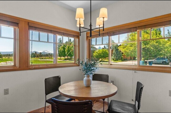 Building Photo - Stunning 4-bedroom/2-bath with pristine Mt. Views in Pine Meadow!