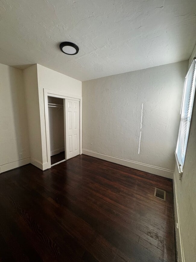 Building Photo - 1/2 Off First Month's Rent, 3 Bdrm, 1.5 Bath