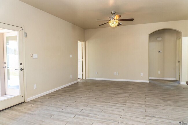 Building Photo - 2549 S 42nd Ave