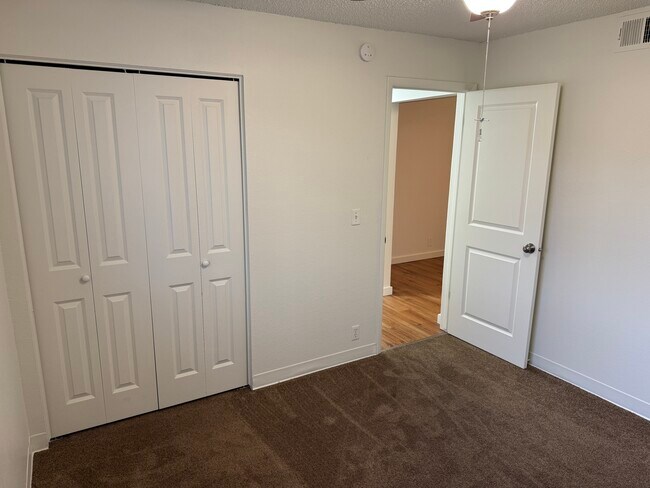 Building Photo - Magnussen Apartments