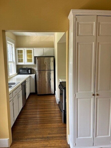 Building Photo - 2012 Lauderdale Rd