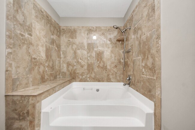 Building Photo - 1112 Bering Dr