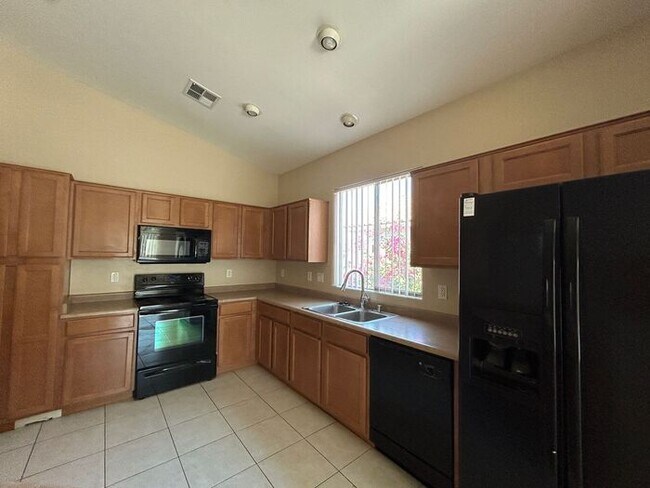 Building Photo - 3869 S Coach House Dr
