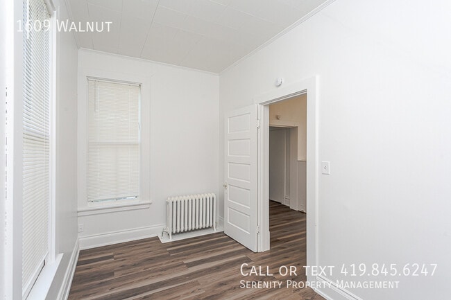 Building Photo - 1609 Walnut-