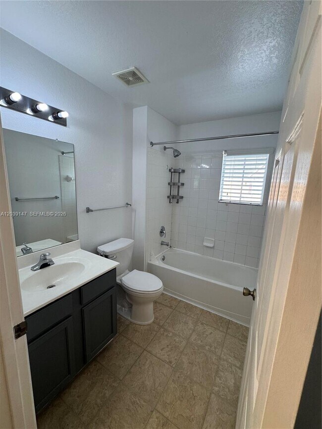 Building Photo - 4006 Santa Maria Dr