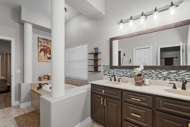 Building Photo - Lake Jovita Home for Rent