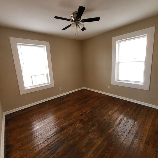 Building Photo - 3847 Russell Blvd