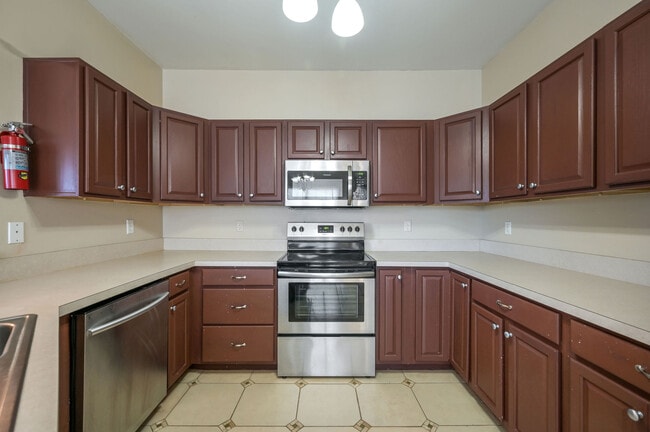 Building Photo - 3601 S Sagamore Dr