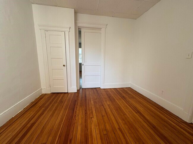 Building Photo - 513 Palisade Ave