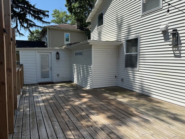Building Photo - 355 College Ave