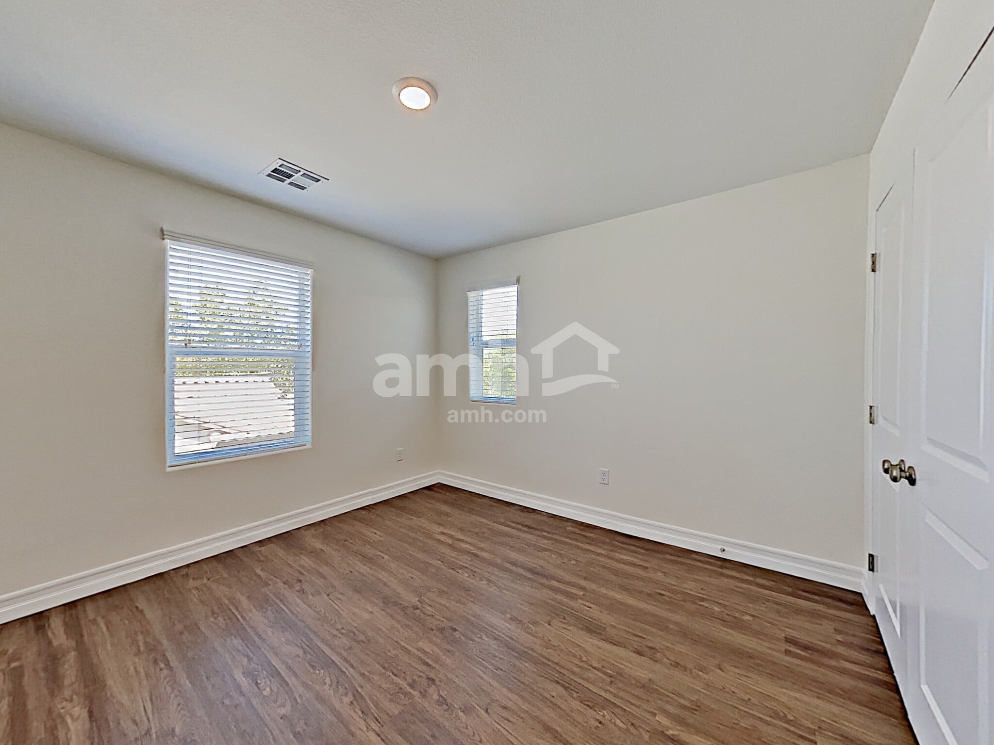 Building Photo - 5873 Petronius St