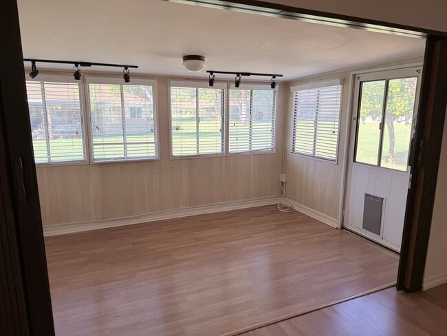 Building Photo - Coronado model with enclosed patio room in Leisure Village Camarillo