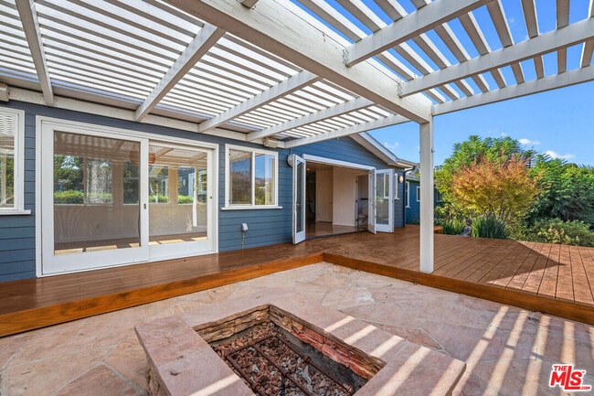 Building Photo - 6644 Wildlife Rd