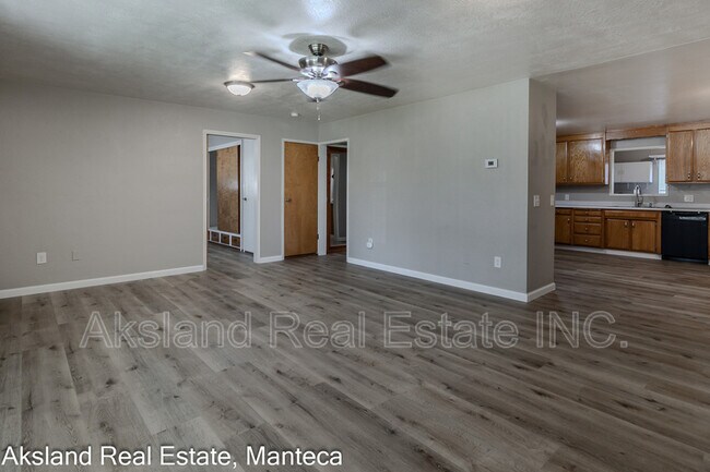 Building Photo - 3005 W Lathrop Rd