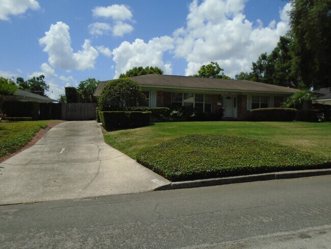 Building Photo - DOMMERICH AREA POOL HOME WITH POOL/LAWN IN...