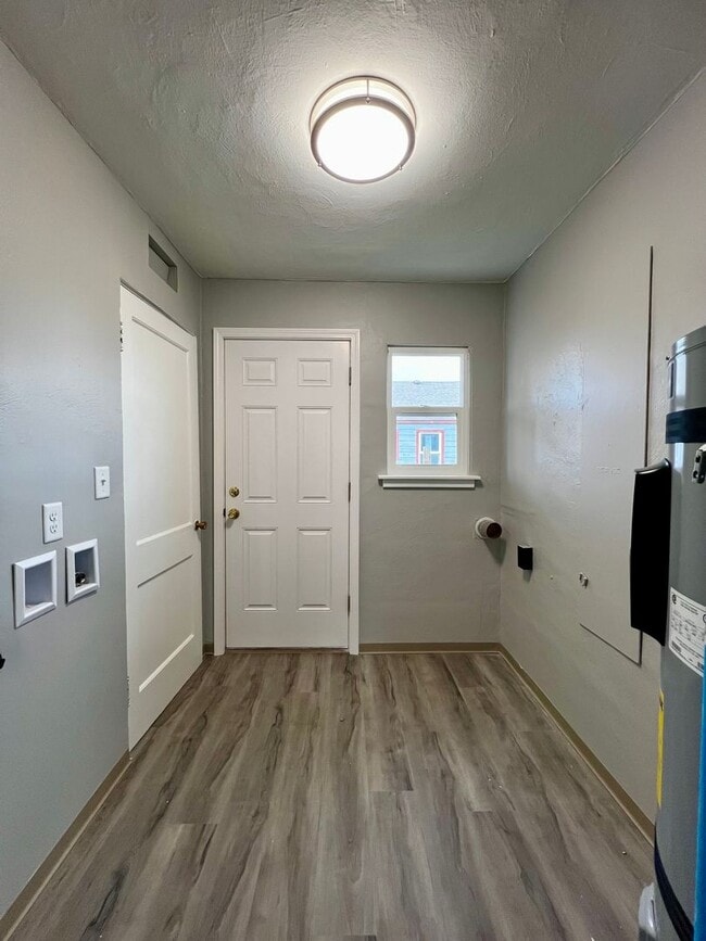 Building Photo - Non-refundable fee & security deposit total: $1275.00