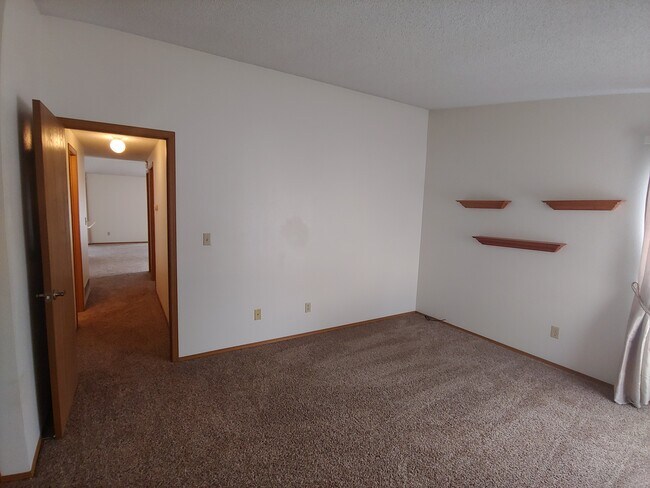 Building Photo - 8418 Everett Way