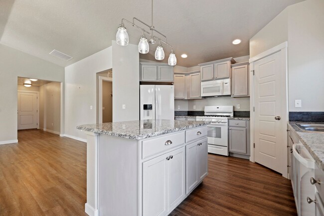 Building Photo - Newer 3 Bedroom Home in Kuna _ Pet Friendl...