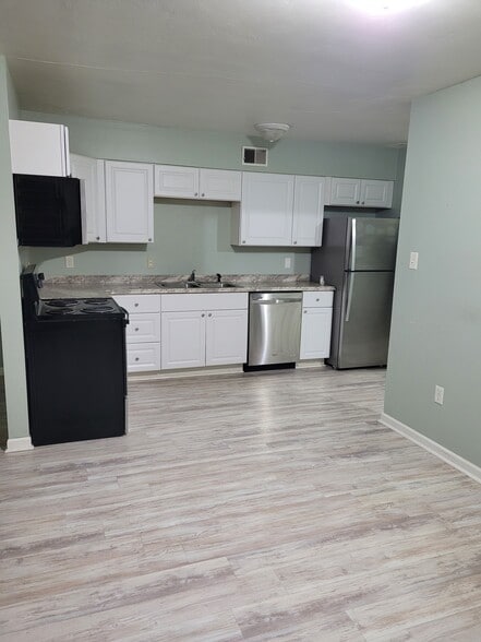 Building Photo - 209 W Green St