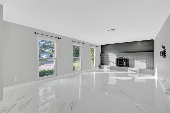 Building Photo - 5215 Denver St NE