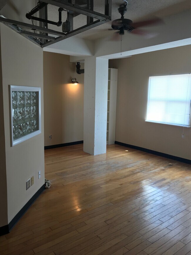 Building Photo - 131 E Broad St